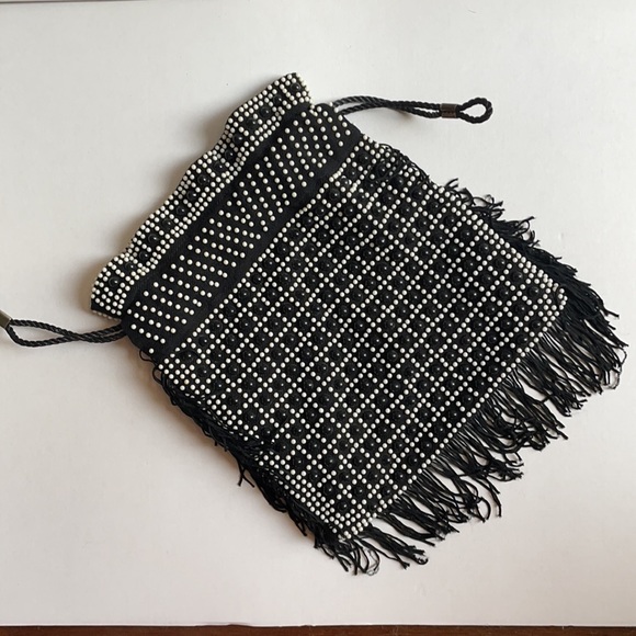 Vintage drawstring handbag Black white beaded fringe pouch purse - Picture 3 of 10